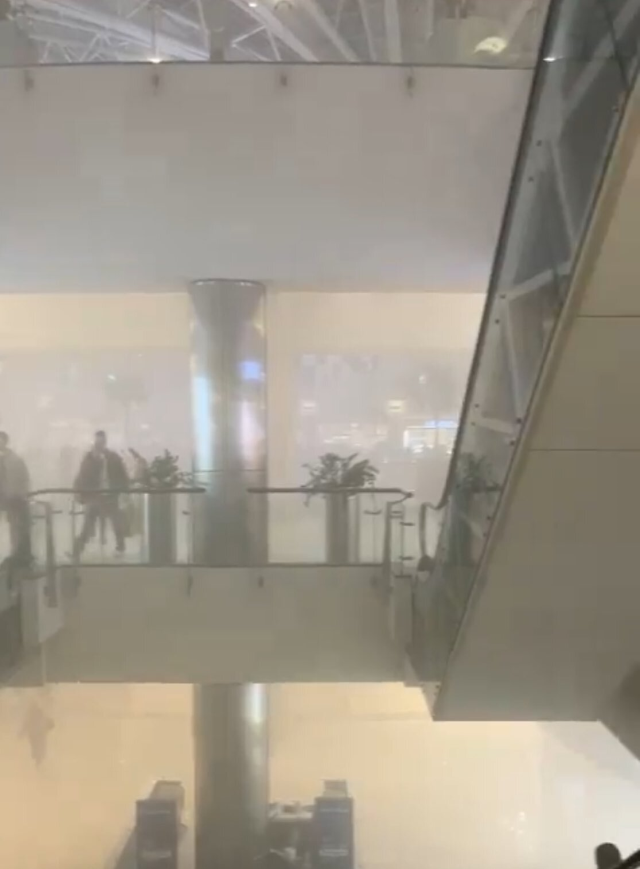İstinye'de alışveriş merkezinin otoparkında yangın çıktı