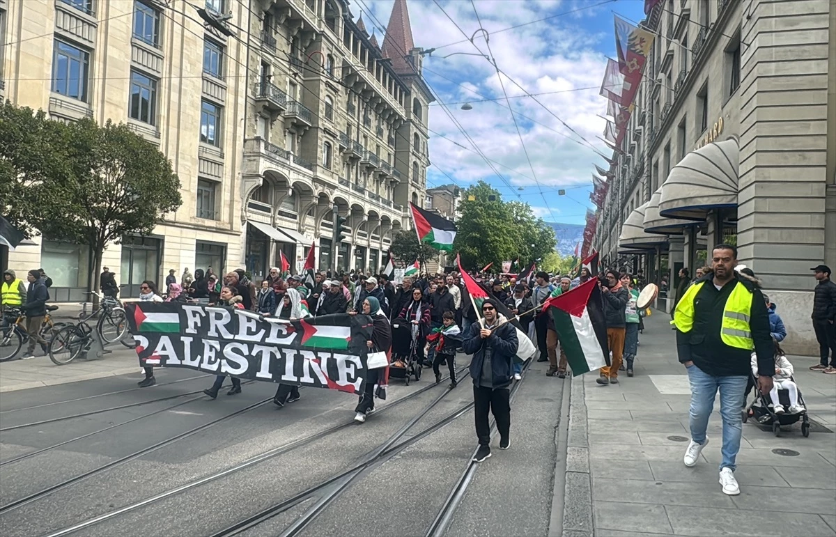 İsviçre\'de binlerce kişi Filistin\'e destek yürüyüşü düzenledi