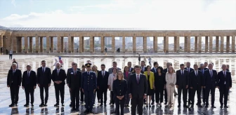 İzmir Büyükşehir Belediye Başkanı Cemil Tugay ve İlçe Belediye Başkanları Anıtkabir'i Ziyaret Etti