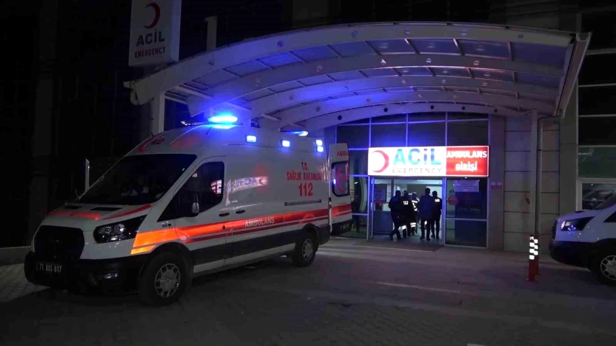 Kırıkkale\'de Ambulans ile Ticari Taksinin Çarpıştığı Kazada 4 Kişi Yaralandı