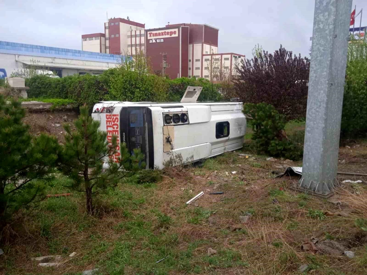Afyonkarahisar\'da Minibüs Kazası: 5 Kişi Yaralandı