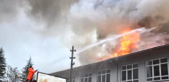 Isparta'da okul binasında çıkan yangın söndürüldü