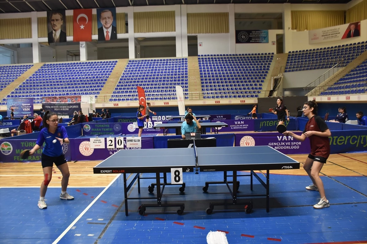 Türkiye Masa Tenisi Süper Lig 6. Etap Müsabakaları Van\'da Başladı