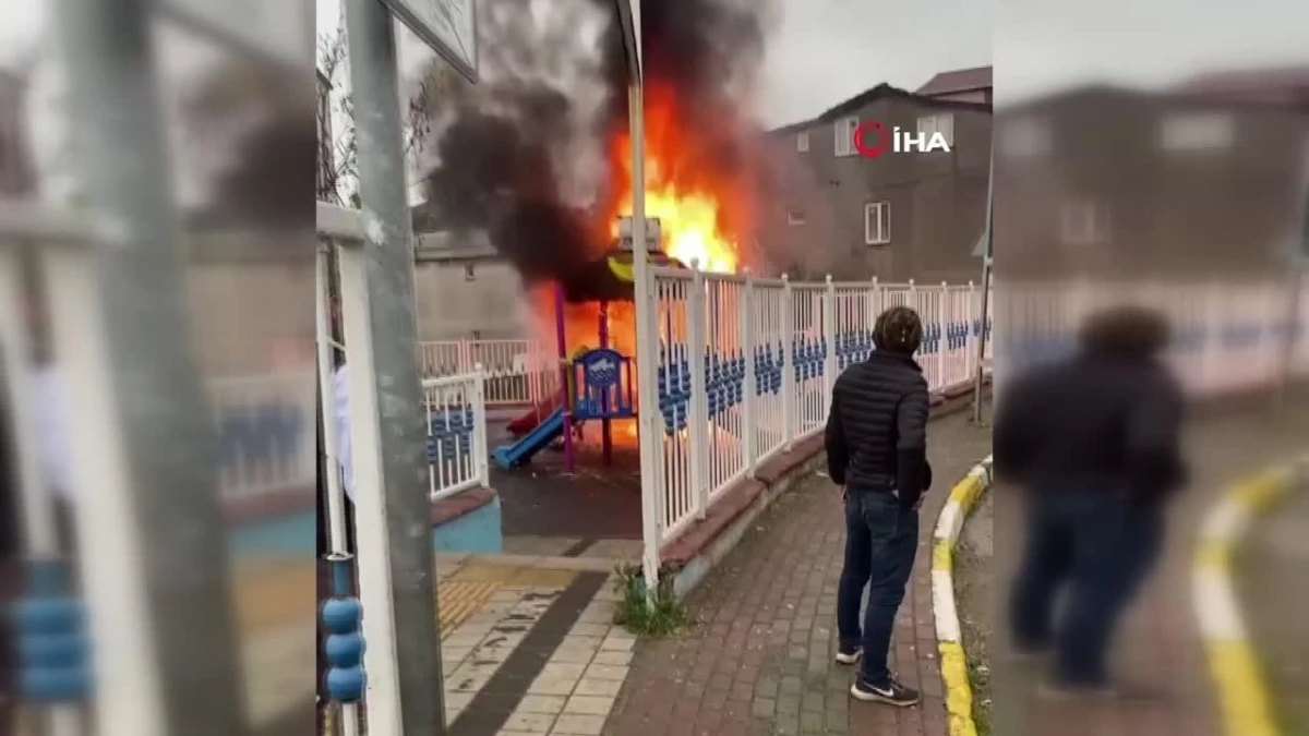 Pendik\'te çocuk parkında yangın: Alevler metrelerce yükseldi