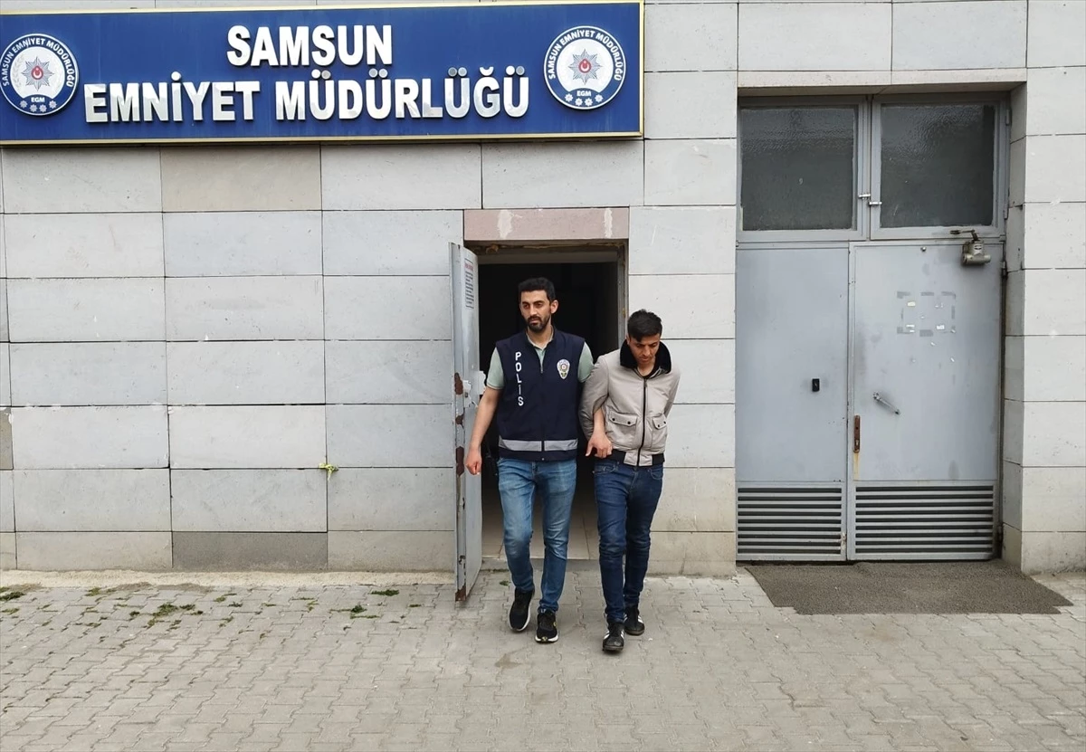 Samsun\'da Polis Olarak Tanıtıp Dolandıran Şüpheli Yakalandı