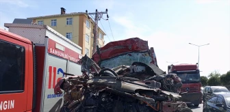 Samsun'da Tırın Dorsesine Çarpan Araçta Kaza: Koca ve Karı Hayatını Kaybetti