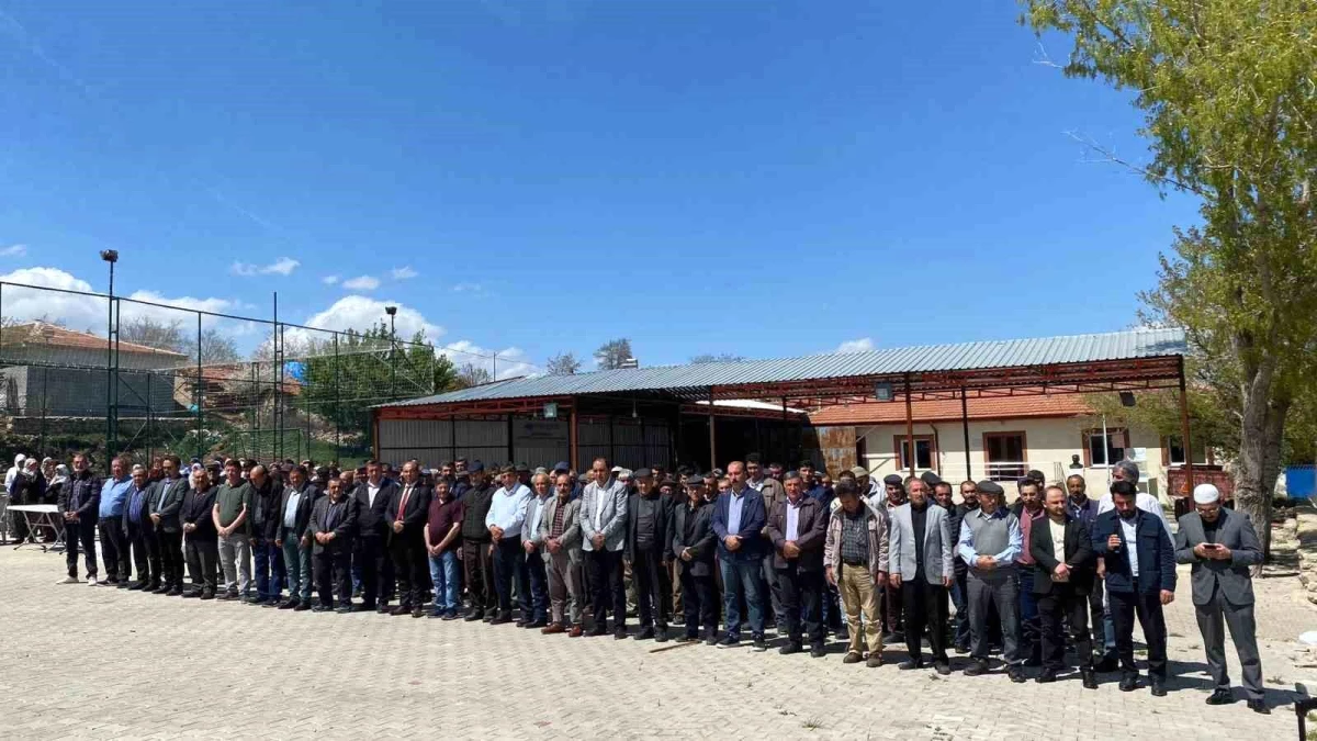 Eskişehir Seyitgazi Cevizli köyünde vatandaşlar yağmur duasına çıktı