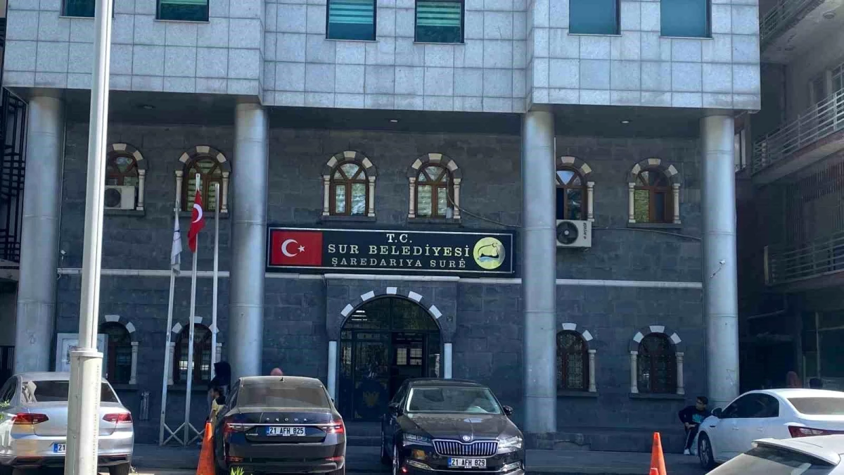Diyarbakır Sur Belediyesi\'nde Atatürk ve Erdoğan\'a hakaret soruşturması başlatıldı