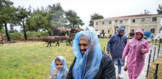 Çanakkale Kara Savaşları'nın 109. yılında binlerce ziyaretçi Gelibolu'yu ziyaret ediyor