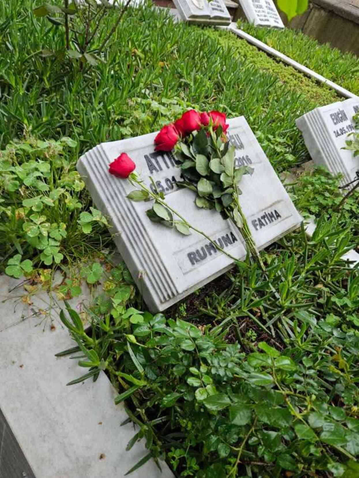 Ünlü müzisyen Atilla Özdemiroğlu, 8'nci ölüm yıldönümünde anıldı