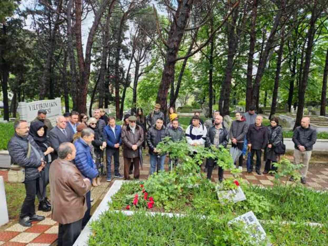 Ünlü müzisyen Atilla Özdemiroğlu, 8'nci ölüm yıldönümünde anıldı