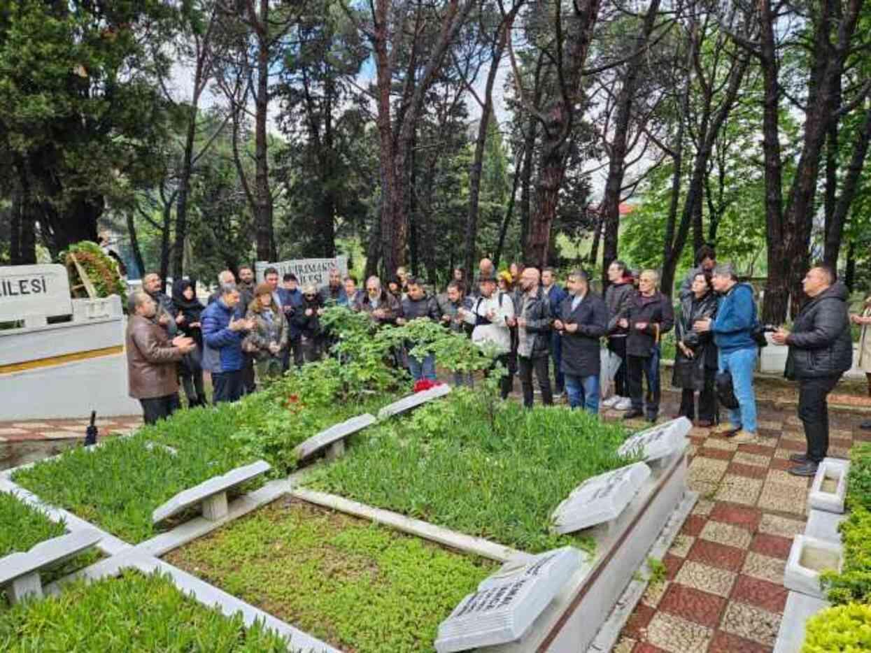 Ünlü müzisyen Atilla Özdemiroğlu, 8'nci ölüm yıldönümünde anıldı