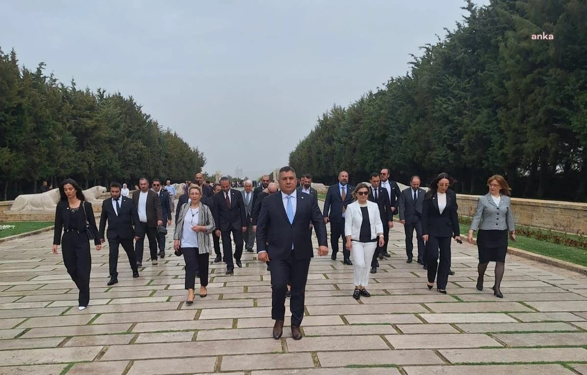 Yerli ve Milli Parti Genel Başkanı Anıtkabir\'i ziyaret etti