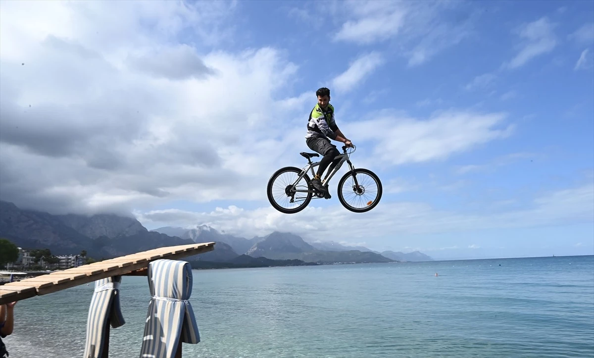 Antalya Kemer\'de 2. Sky To Sea Dağ Bisikleti Yarışı Tamamlandı