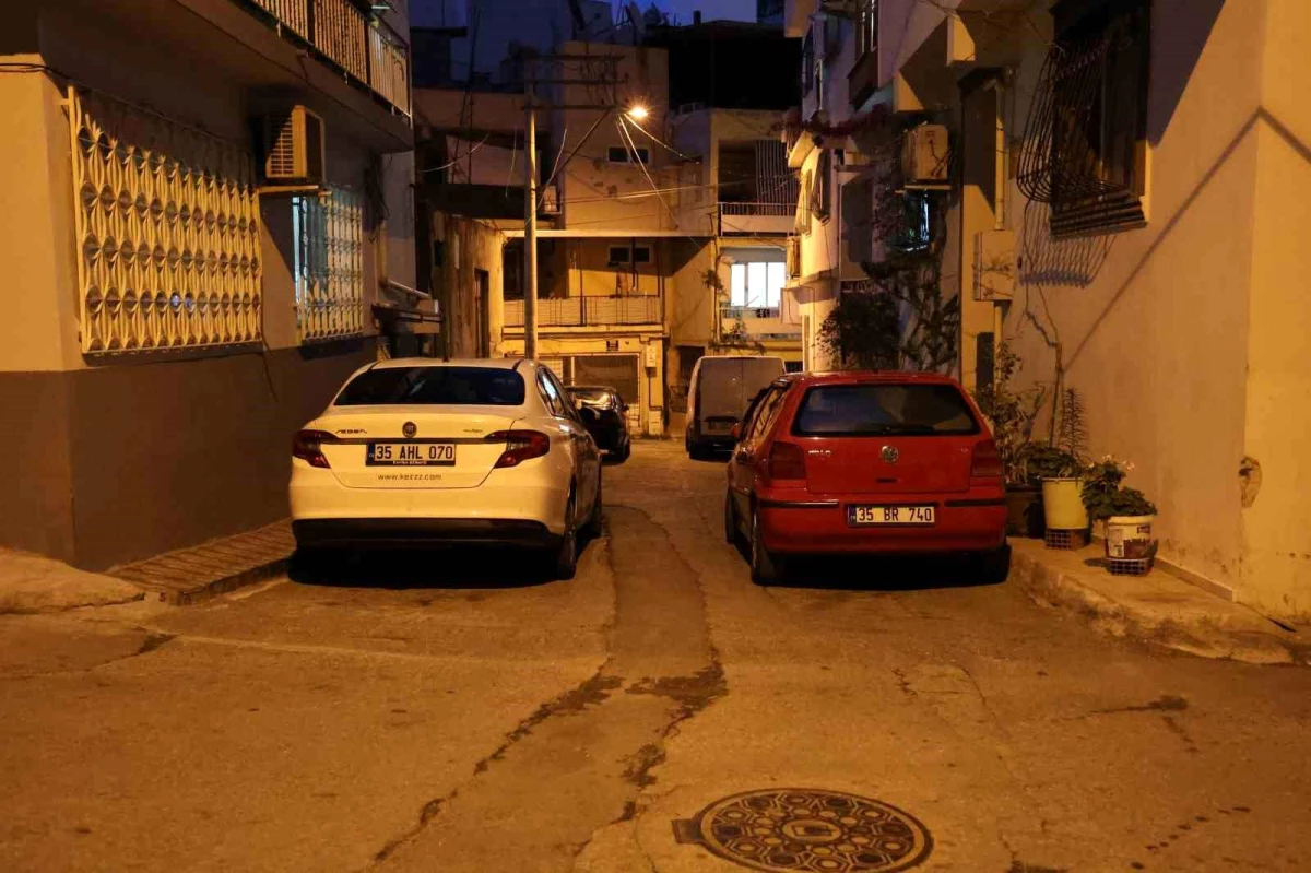 İzmir\'de Sokaklar Sorumsuz Sürücüler Yüzünden Kapatıldı
