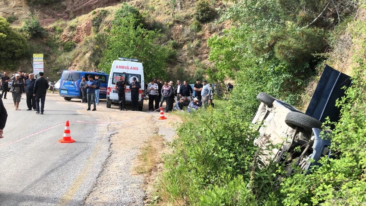 Aydın\'ın Germencik ilçesinde otomobil devrildi: 1 ölü, 1 yaralı