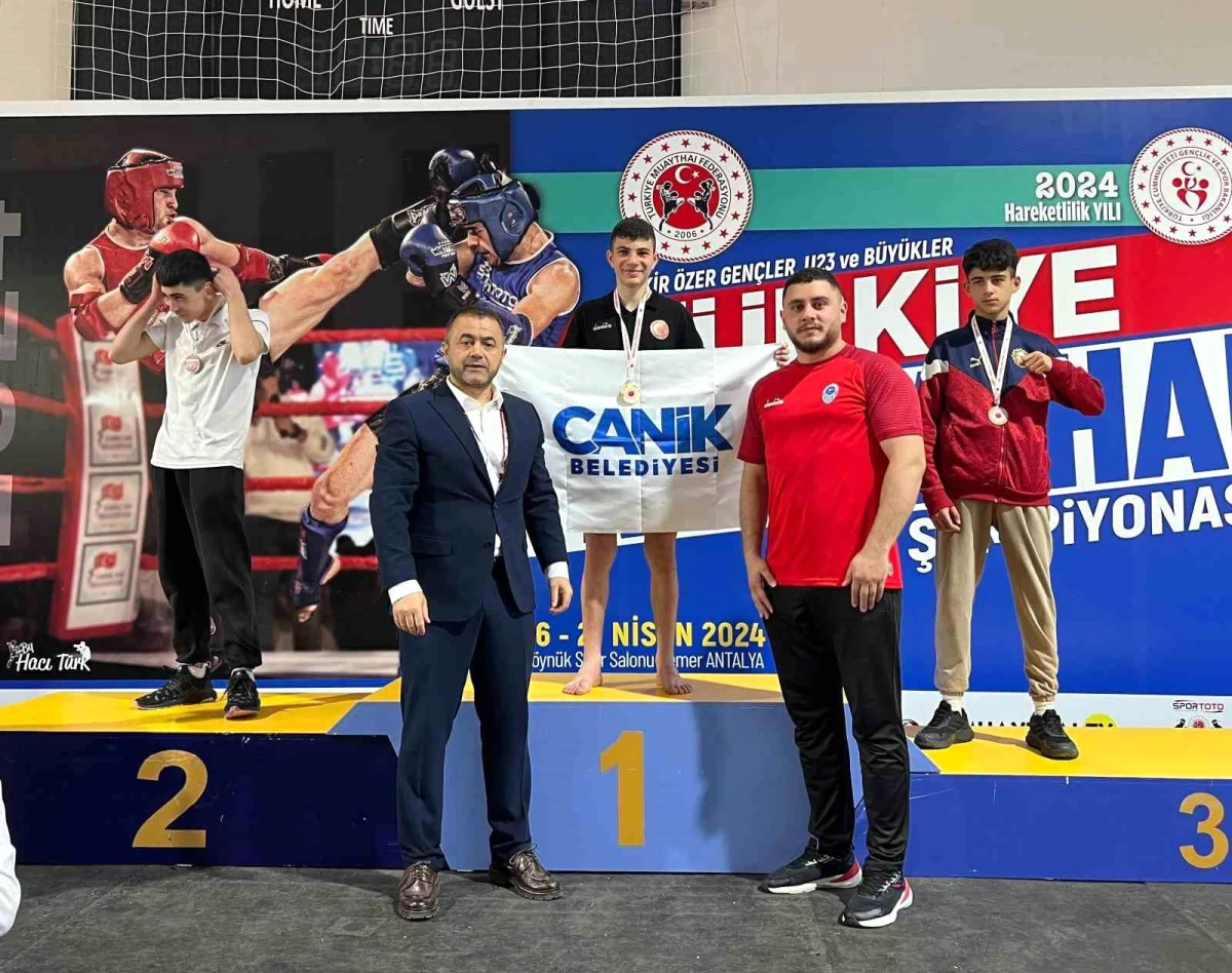 Canik Belediyespor Kulübü Sporcusu Yiğit Keskin Muaythai Türkiye Şampiyonu Oldu