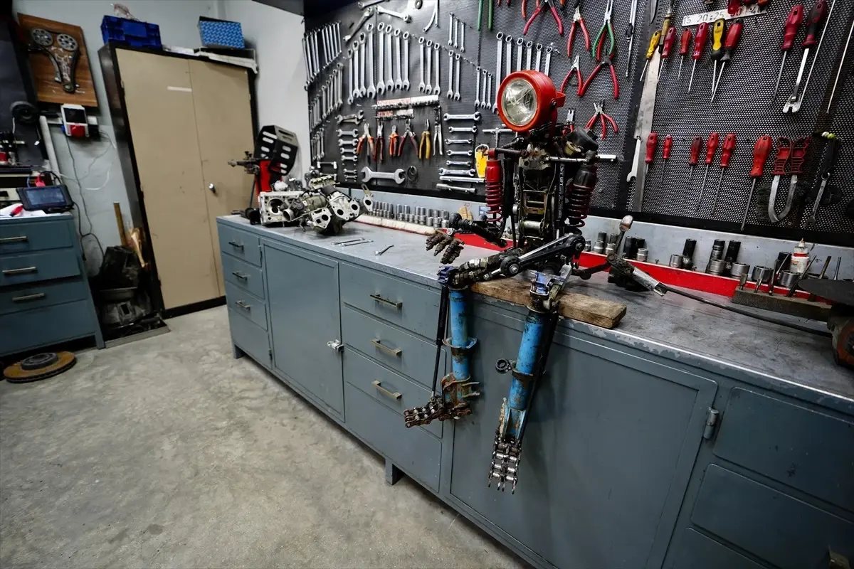 Düzce\'de Sanayide Atık Parçalardan Heykeller Yapan Usta Guinness Rekorlar Kitabı\'na Girmek İstiyor