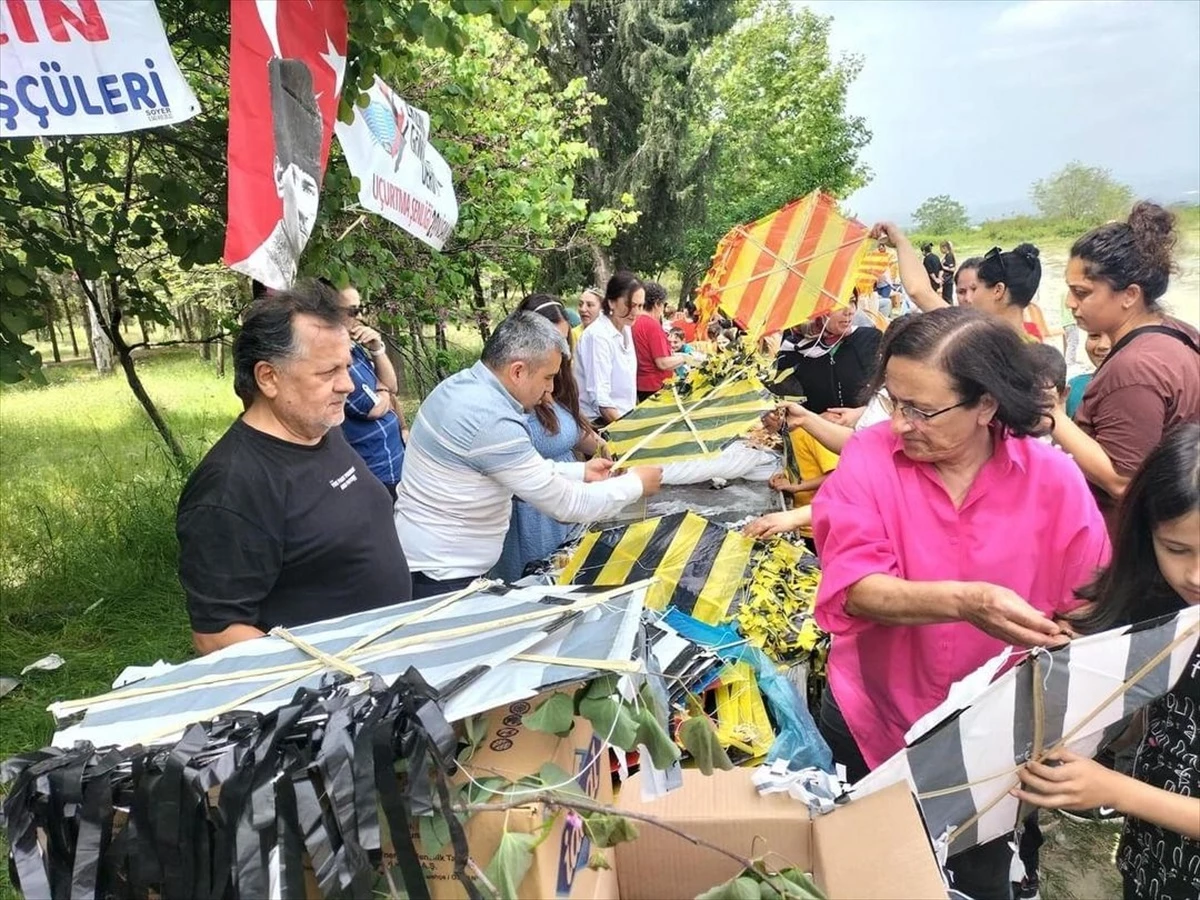 Erzin ilçesinde düzenlenen uçurtma şenliği renkli görüntülere sahne oldu