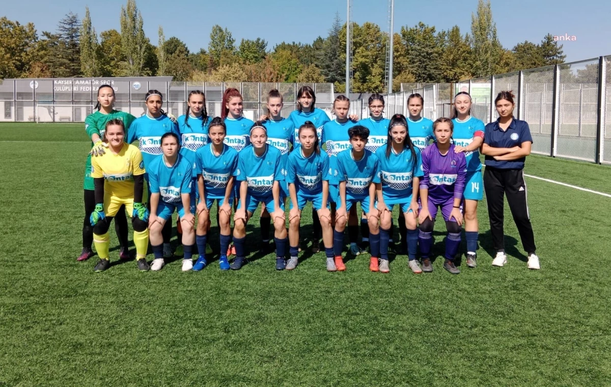 Eskişehir Büyükşehir Kadın Futbol Takımı, Karşıyaka\'yı 14-0 Mağlup Etti