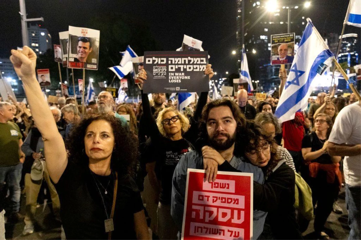 İsrail\'de Binlerce Kişi Hükümeti Protesto Etti