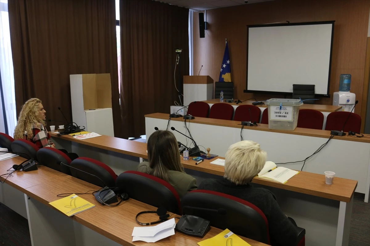 Kuzey Kosova\'da Arnavut Belediye Başkanlarının Görevden Alınması Seçimi Sırpların Boykotuyla Sonuçlandı