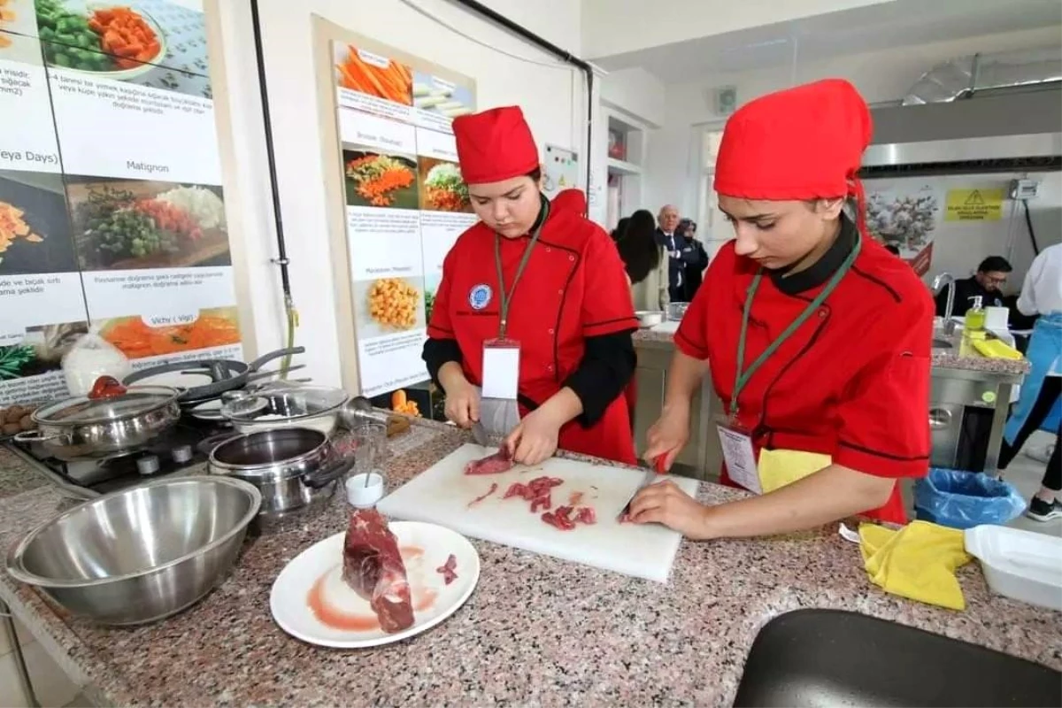 Erzurum\'da MEB Gastronomi Festivali ve Yemek Yarışması Bölge Finali\'nde Ilıca Çok Programlı Anadolu Lisesi birinci oldu