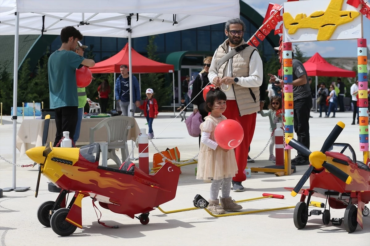 Sivrihisar Havacılık Kulübü Derneği, 23 Nisan\'da çocuklar için etkinlikler düzenledi