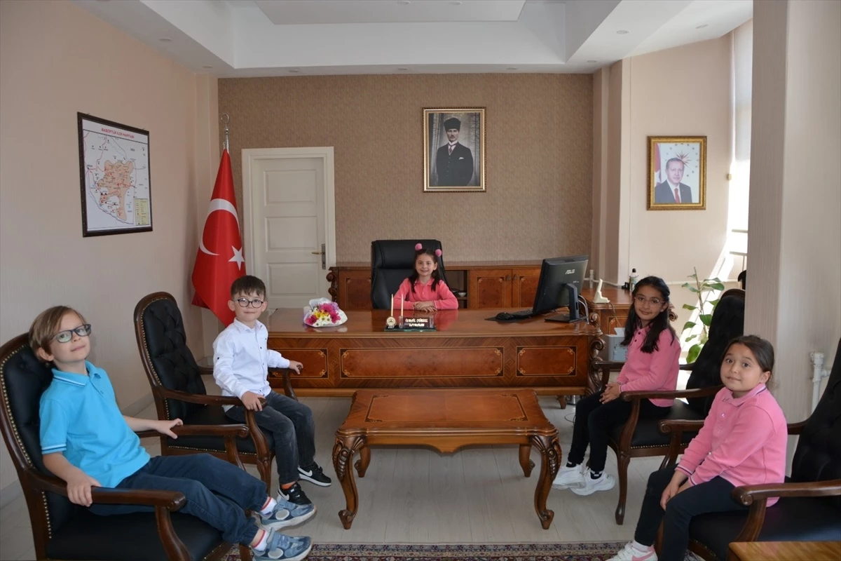 Başçiftlik Kaymakamı ve Belediye Başkanı, 23 Nisan\'da Makamlarını Çocuklara Devretti