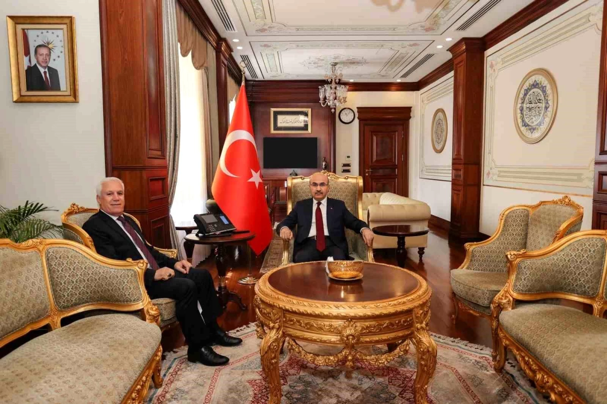 Bursa Büyükşehir Belediye Başkanı Mustafa Bozbey, Bursa Valisi Mahmut Demirtaş\'ı ziyaret etti