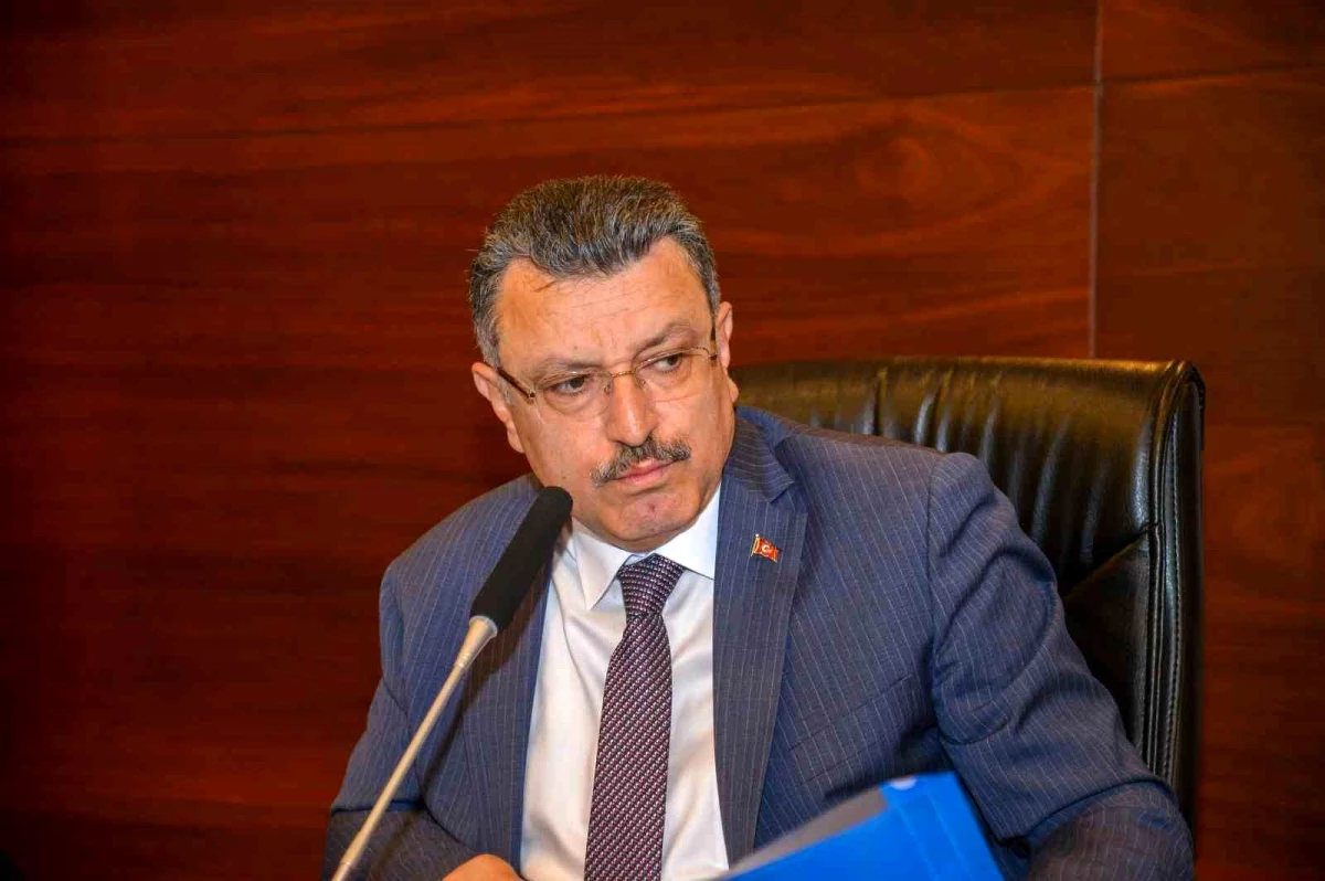 Trabzon Büyükşehir Belediye Başkanı Ahmet Metin Genç, Ortahisar Belediyesi\'nin Borç Konusuyla İlgili Açıklamalarda Bulundu