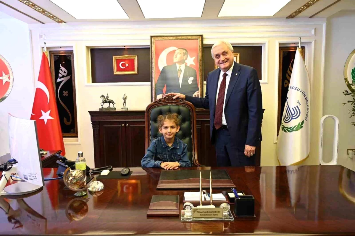 Bozüyük\'te 23 Nisan\'da Çocuk Başkan Koltuğuna Oturdu