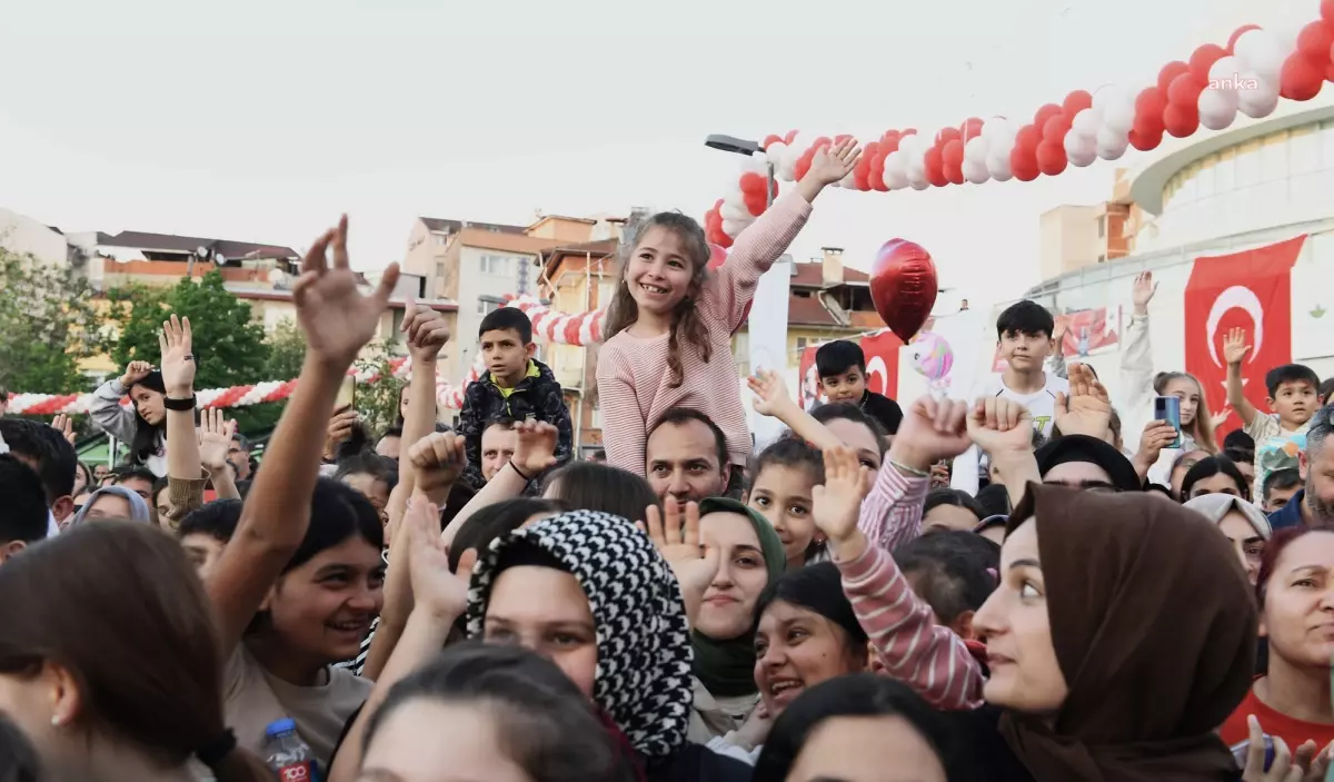 Osmangazi Belediyesi, Melis Fis Konseriyle Çocuklara Bayram Coşkusu Yaşattı