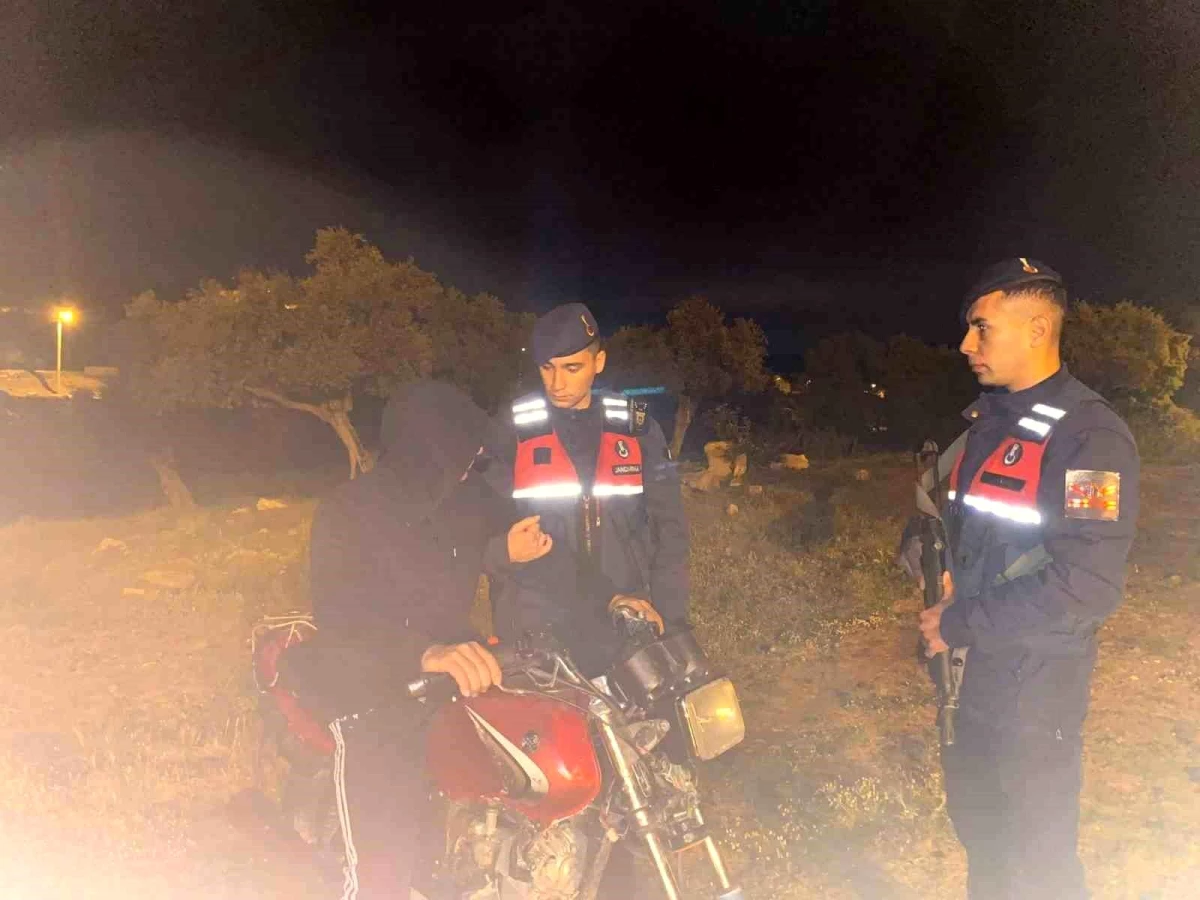 Aydın\'da Çalınan Motosikleti İtme Girişimi Jandarmanın Dikkatiyle Engellendi