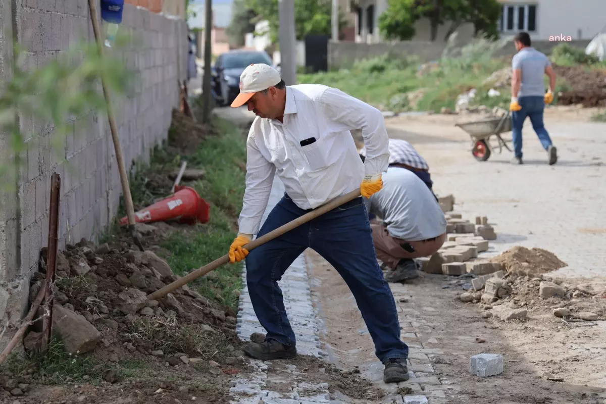 Çine Belediyesi, sağanak yağışın ardından birikintileri tahliye etmek için çalışmalara başladı