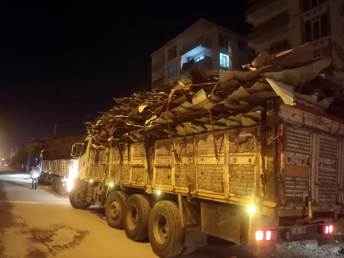 Adıyaman Gölbaşı\'nda Hurda Yüklü Tırlara Cezai İşlem Uygulandı