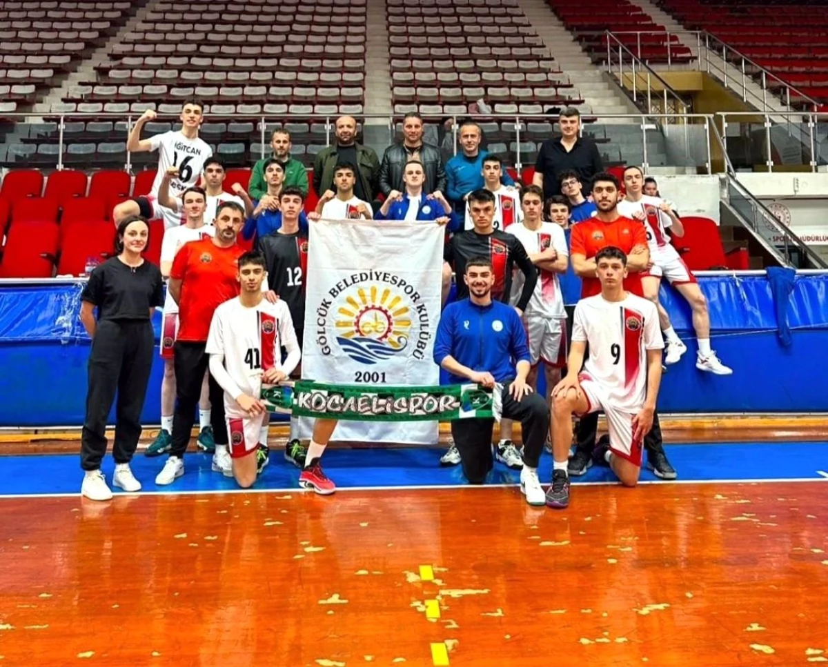 Gölcük Belediyespor Genç Erkekler Voleybol Takımı Yarı Finale Yükseldi