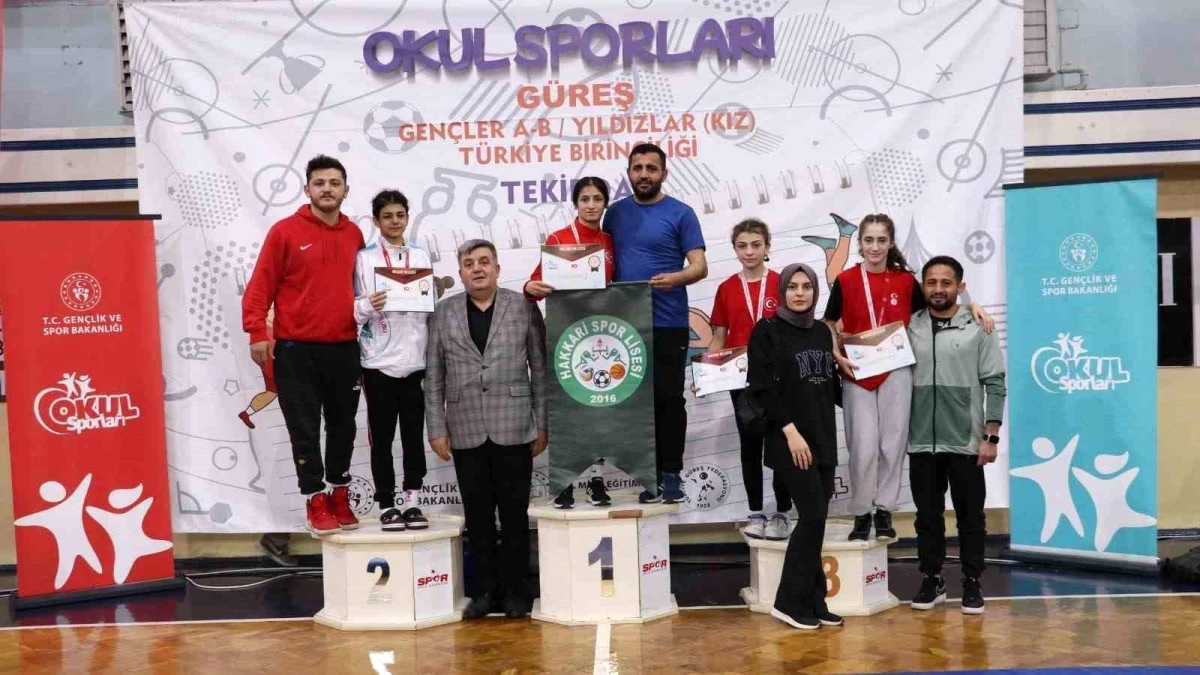 Hakkarili Sporcular Okul Sporları Kadınlar Güreş Türkiye Şampiyonası\'nda Büyük Başarı Elde Etti