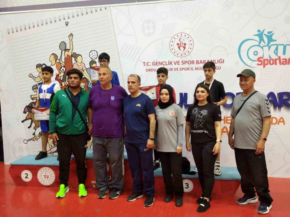 Düzceli sporcular Okul Sporları Halter Yıldızlar Türkiye Şampiyonasında 5 madalya kazandı