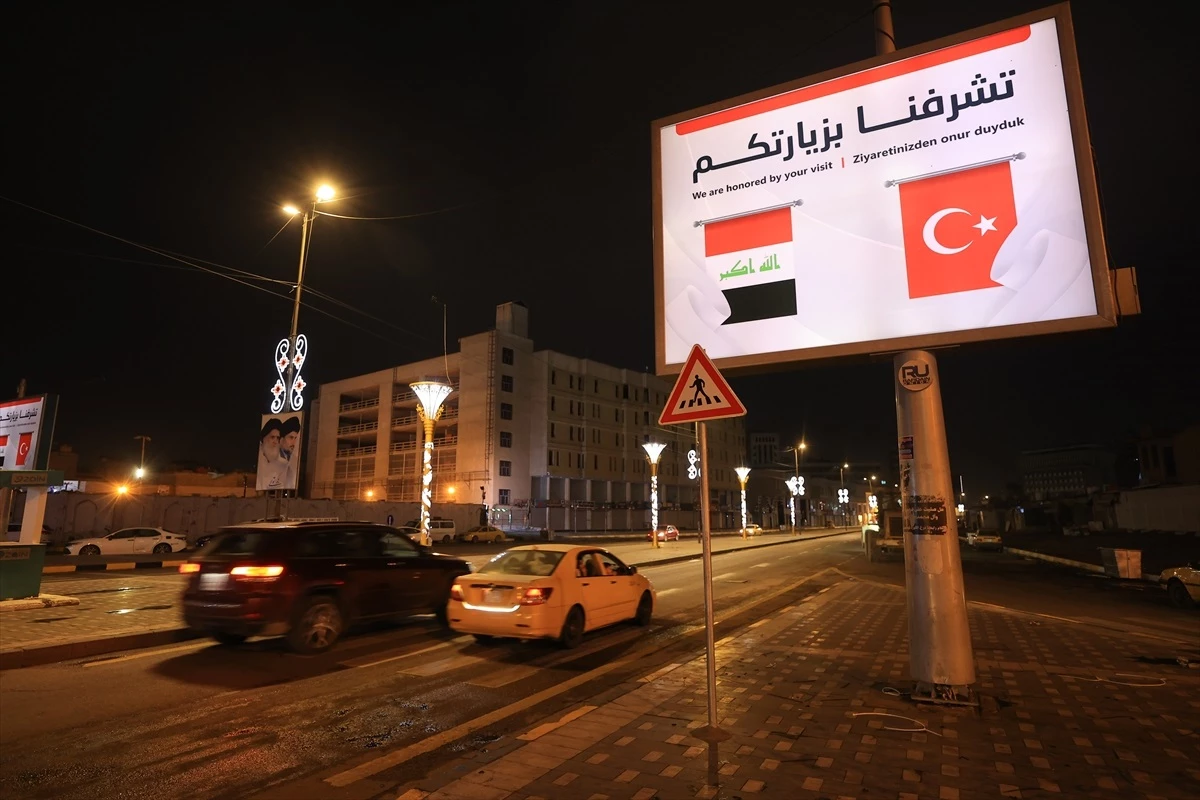 Bağdat ve Erbil\'de Erdoğan\'ın ziyareti öncesinde Türk bayrakları asıldı