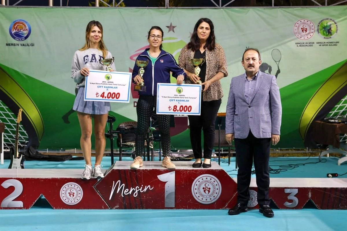 Mersin\'de düzenlenen Kadınlar Günü Tenis Turnuvası sona erdi