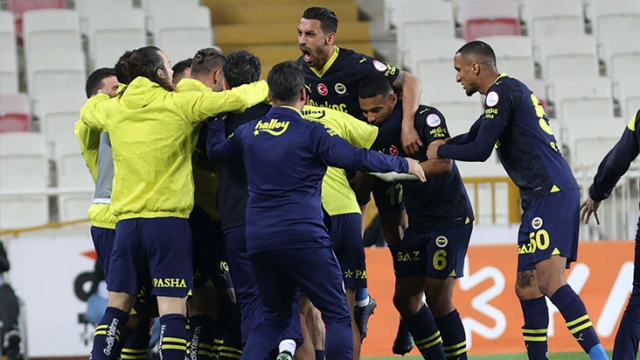 Kanarya ağır yaralı! Fenerbahçe, deplasmanda Sivasspor ile 2-2 berabere kaldı