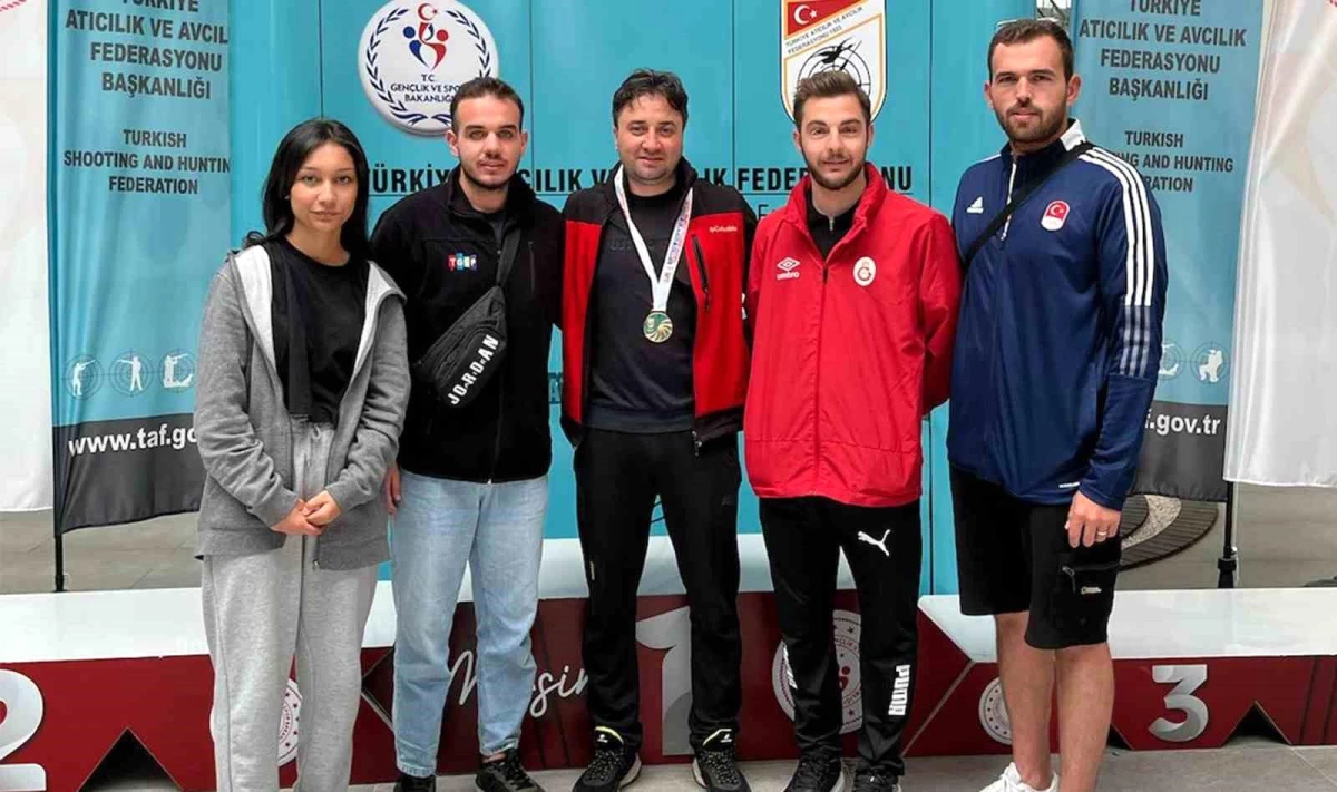 Karaman Gençlik ve Spor Kulübü Mersin\'deki yarışmalardan madalyalarla döndü