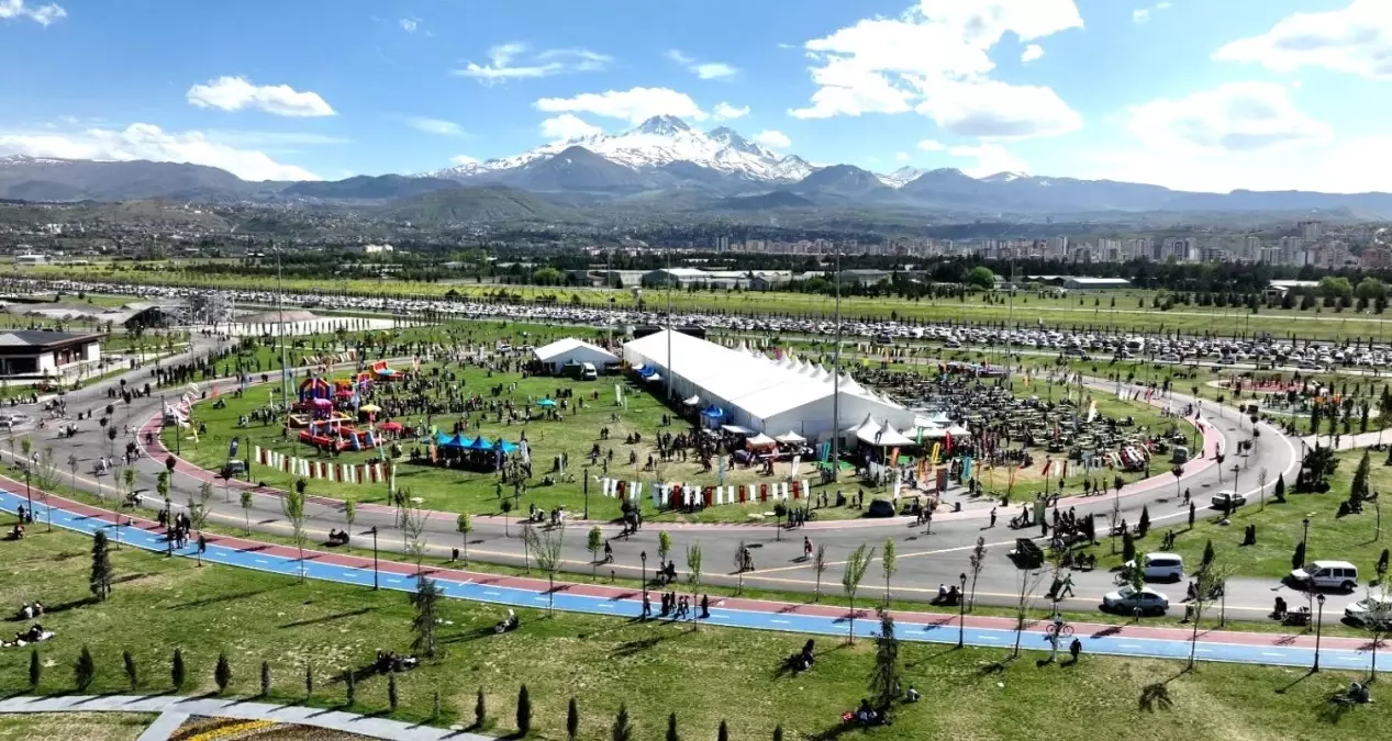 Kayseri Çocuk Kitap Fuarı ve Şenliği Yoğun İlgi Görüyor