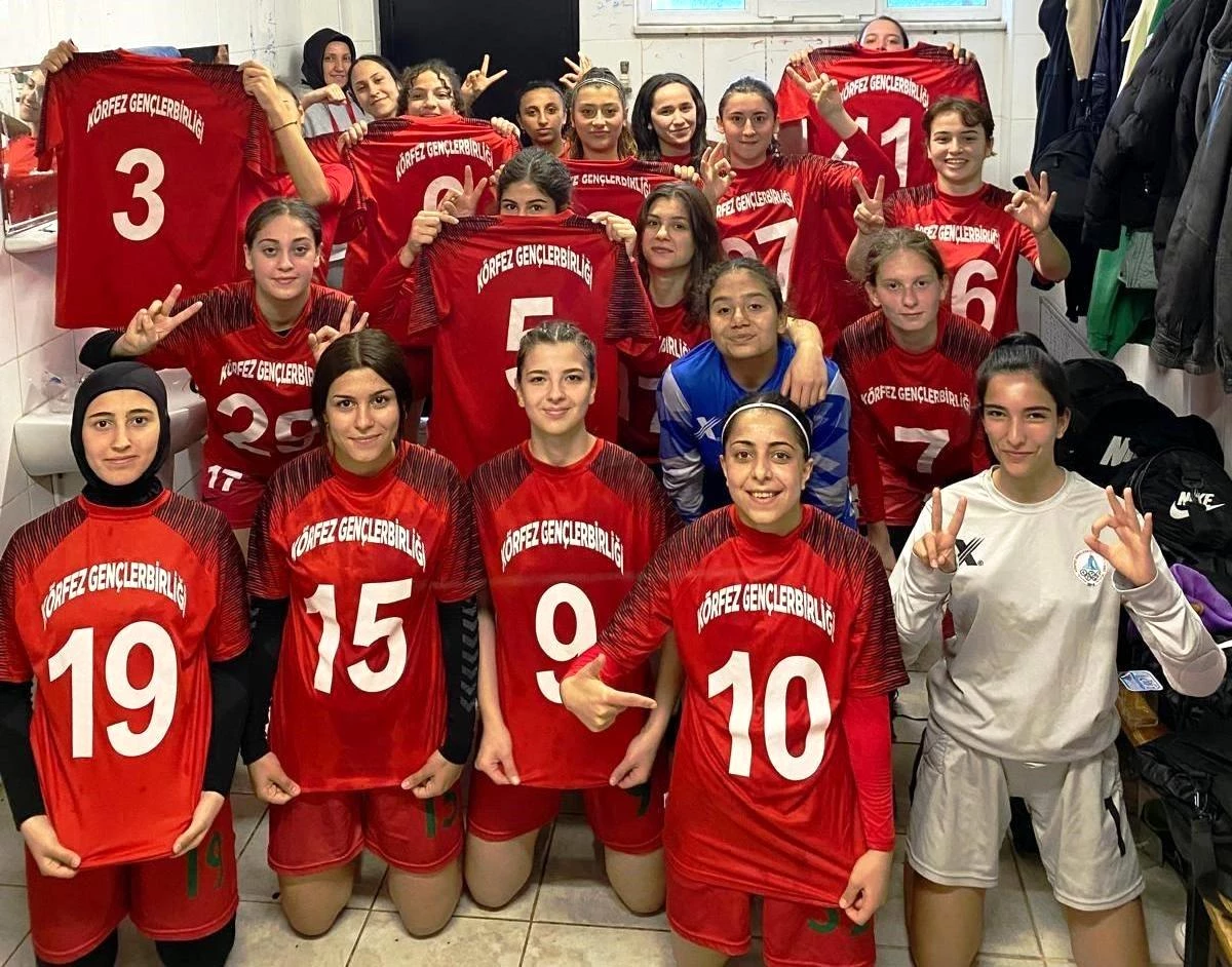 Körfez Gençlerbirliği Kadın Futbol Takımı İkinci Maçında İstanbul Mesudiyespor\'u 2-0 Yendi