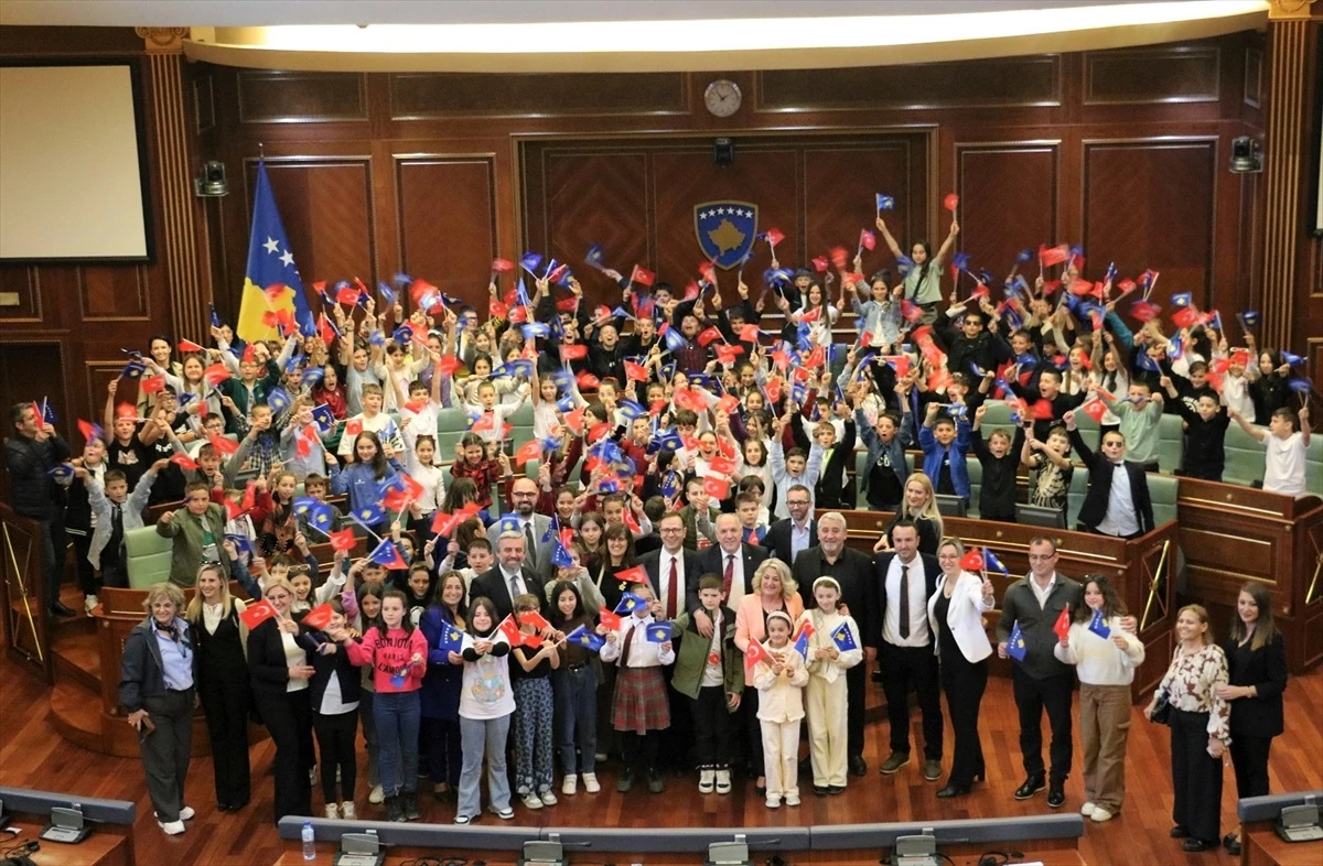 Kosova\'da Türkçe eğitim gören öğrenciler Meclisi ziyaret etti