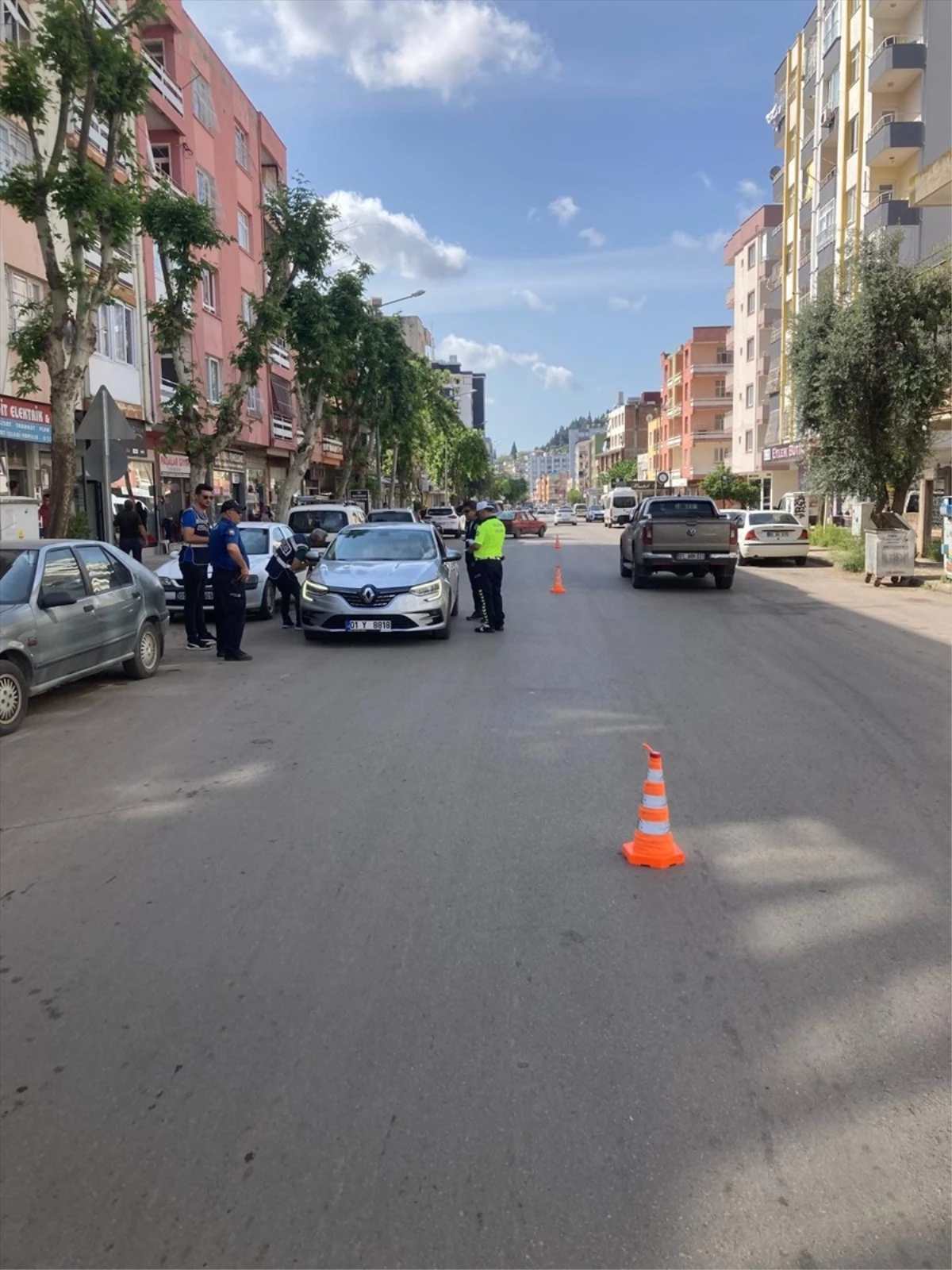 Adana Kozan\'da Huzur ve Güven Uygulaması: 6 Şüpheli Yakalandı, Uyuşturucu ve Tabanca Fişeği Ele Geçirildi