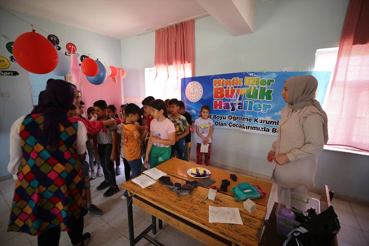 Mardin\'deki kırsal okullarda öğrenciler 23 Nisan\'ı kutladı