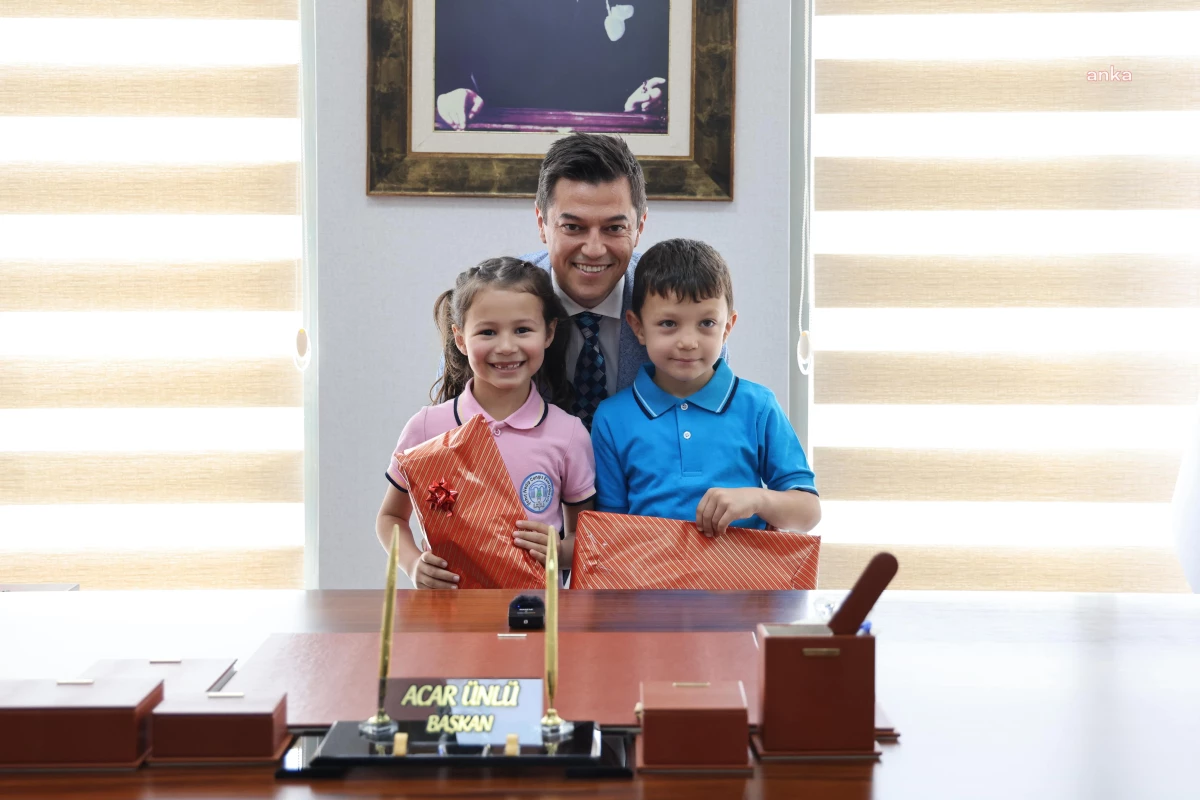 Marmaris Belediye Başkanı 23 Nisan\'da Koltuğunu Çocuklara Devretti