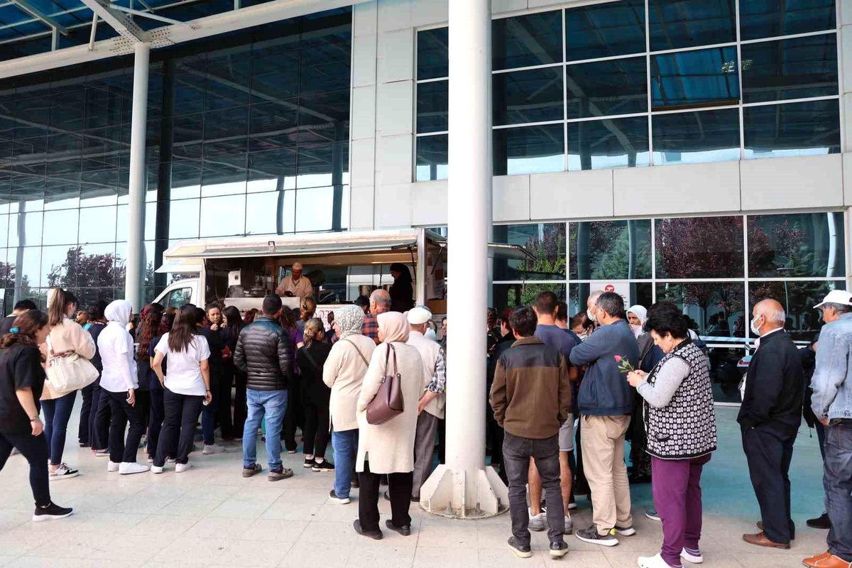 Muğla Eğitim ve Araştırma Hastanesi\'nden Vefat Eden Sağlık Çalışanları İçin Lokma Hayrı